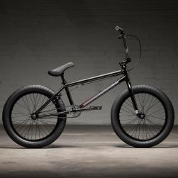 Kink Whip 2022 20.5 Gloss Black Fade BMX bike